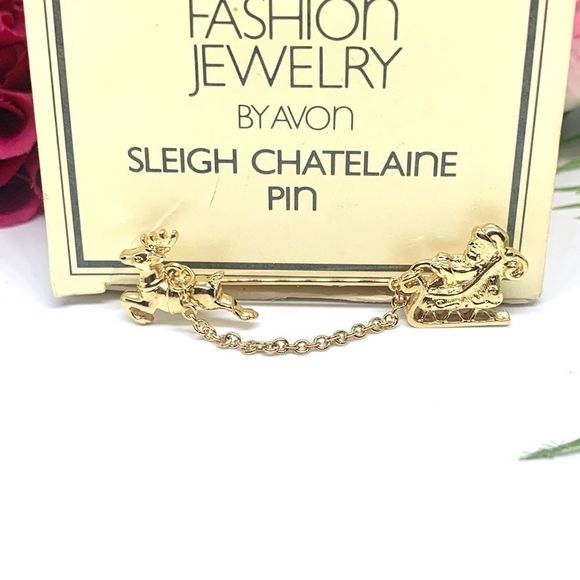 VINTAGE⚜️AVON Christmas Sleigh Chatelaine Pin - Picture 3 of 11